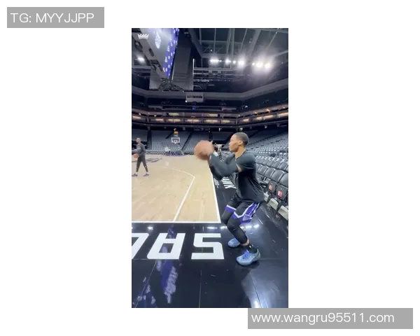 威少训练馆挥汗如雨新赛季去向仍悬而未决引发球迷热议